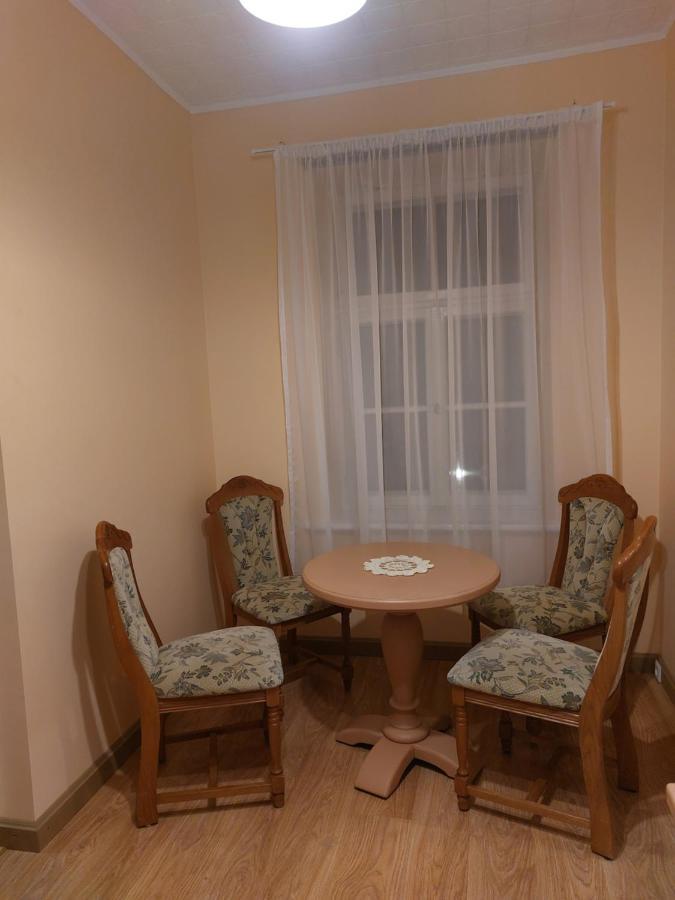 Pils Ielas Apartamenti Kandava Extérieur photo